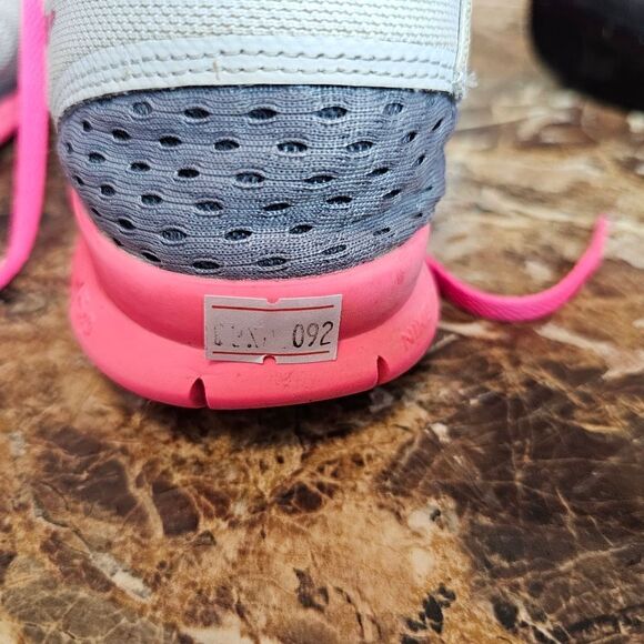 Nike women's Free TR running shoes gray size 10. 092 - Picture 8 of 11